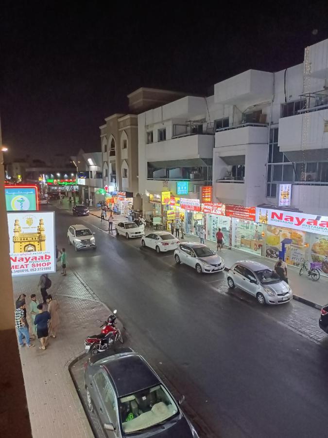 Omar Vacation Vandrarhem Dubai Exteriör bild